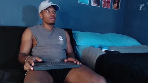 Snapshot of andrew_hoult chatting on February 3, 5:24 pm Andrew online show from February 3, 5:24 pm