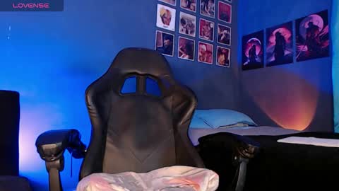 Snapshot of andrew_hoult chatting on October 10, 4:29 am Andrew online show from October 10, 4:29 am