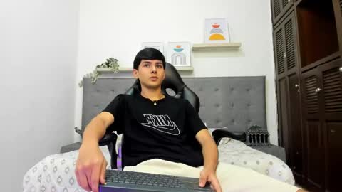 andrew restrepo online show from March 9, 11:20 pm