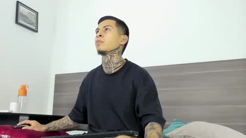 andrew_sanders69 online show from November 19, 3:06 am