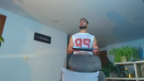 ANDREW WEST online show from December 1, 11:36 pm