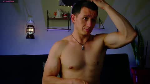 andrewfalcon_ online show from May 28, 8:29 pm