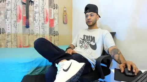 Snapshot of andrey_u92 chatting on March 12, 7:47 pm online show from March 12, 7:47 pm