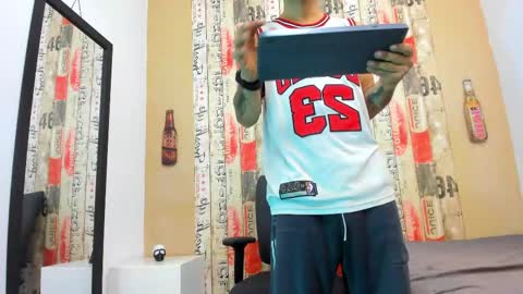 Snapshot of andrey_u92 chatting on February 26, 8:15 pm online show from February 26, 8:15 pm