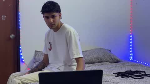 Andresuki online show from November 19, 5:07 am