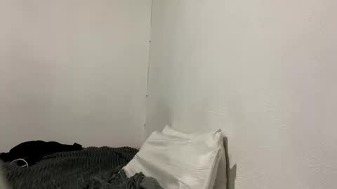 hugeclit  online show from November 24, 9:52 am