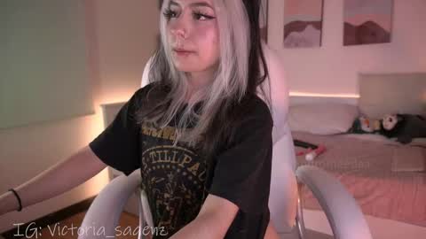 Snapshot of andromeedaa_ chatting on October 9, 9:53 pm Victoria Senz online show from October 9, 9:53 pm