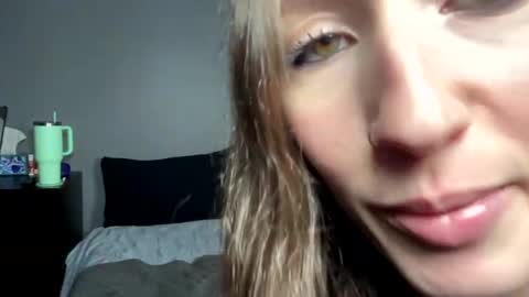 Snapshot of andyhayes69 chatting on February 24, 1:46 am andyhayes69 online show from February 24, 1:46 am
