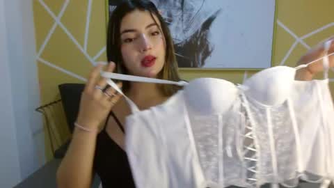 angeel queen  online show from April 1, 1:41 pm