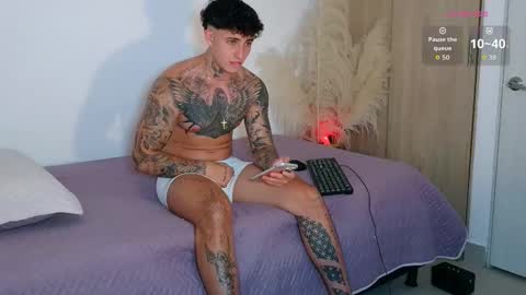 Snapshot of angel_boy01 chatting on September 21, 10:36 pm angel_boy01 online show from September 21, 10:36 pm