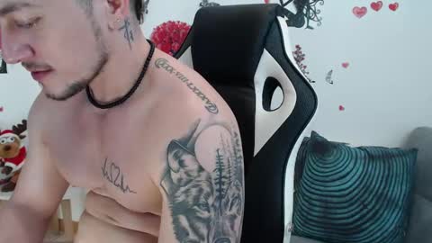 Snapshot of angel_curl chatting on February 24, 9:09 pm Angel Curl online show from February 24, 9:09 pm