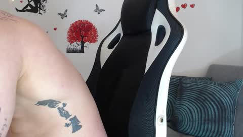 Snapshot of angel_curl chatting on September 17, 8:01 pm Angel Curl online show from September 17, 8:01 pm