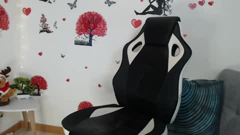 Snapshot of angel_curl chatting on February 20, 2:40 am Angel Curl online show from February 20, 2:40 am