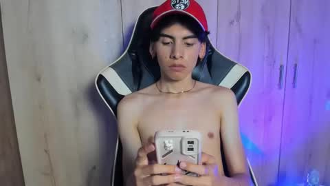 angel_dustt1 online show from May 30, 9:13 pm