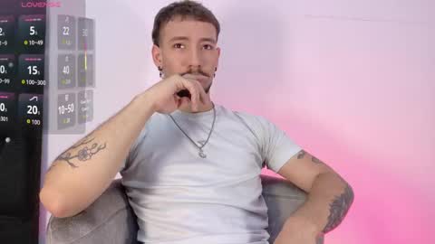angel_kyrozz online show from May 23, 7:10 pm