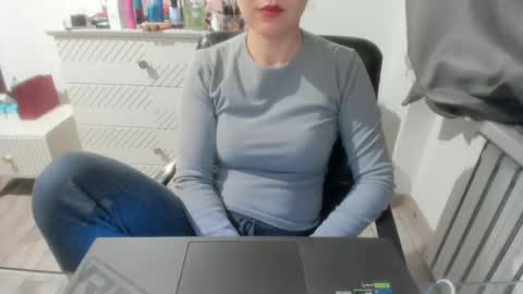 angel_lee__ online show from February 10, 4:14 pm