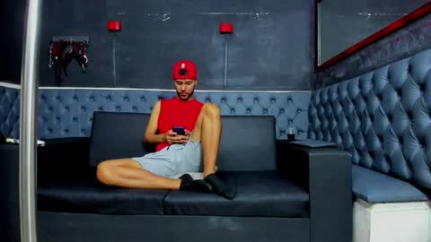 angel_villareal_ online show from April 8, 12:52 pm