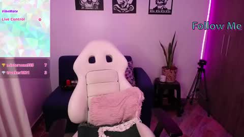 Snapshot of angela_lauren chatting on October 3, 3:04 am Angela online show from October 3, 3:04 am