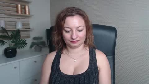 Angela online show from October 31, 7:42 am