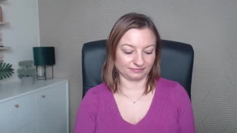 Angela online show from November 18, 6:49 am