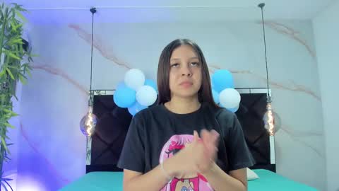 Snapshot of angelaa_cute chatting on September 30, 12:15 pm ANGELA online show from September 30, 12:15 pm