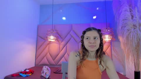 Snapshot of angelaa_cute chatting on February 5, 12:06 pm ANGELA online show from February 5, 12:06 pm
