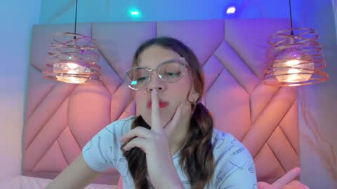 Snapshot of angelaa_cute chatting on February 7, 3:30 pm ANGELA online show from February 7, 3:30 pm