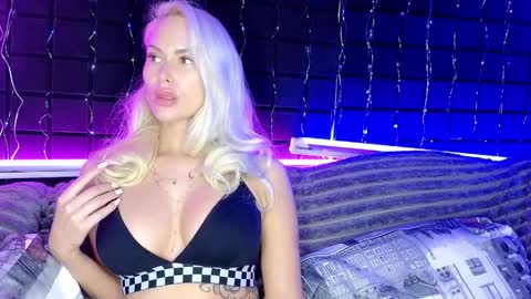 AngelaLaCherry online show from April 9, 8:42 am