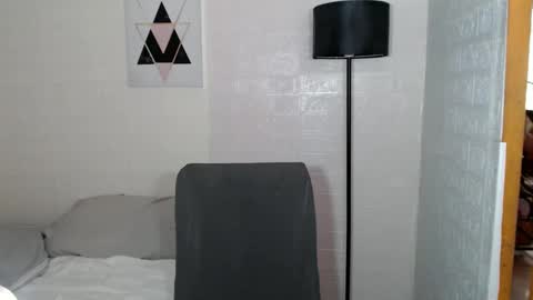 Snapshot of angelavida chatting on September 20, 3:31 am angel- i am new here please do understand that i only get naked on private room thank you online show from September 20, 3:31 am