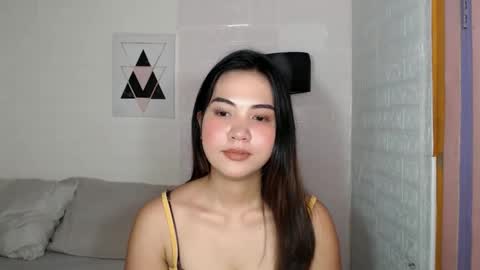 Snapshot of angelavida chatting on October 17, 3:21 am angel- i am new here please do understand that i only get naked on private room thank you online show from October 17, 3:21 am