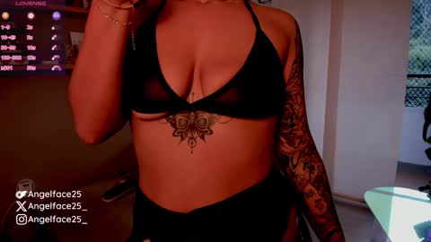 angelface25 online show from January 14, 10:44 pm