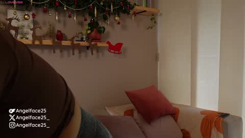 angelface25 online show from December 16, 10:24 pm