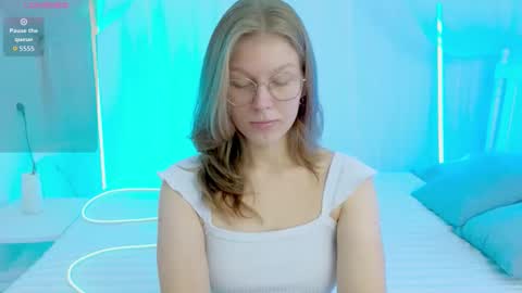 Snapshot of angeli_eyes chatting on October 14, 2:09 pm Ksenia online show from October 14, 2:09 pm