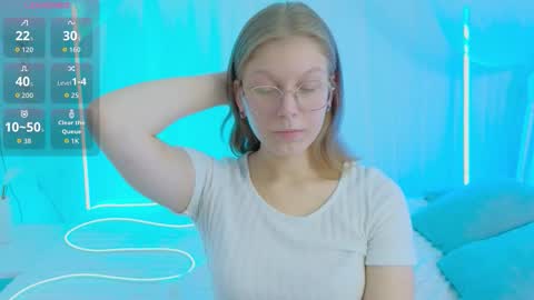 Snapshot of angeli_eyes chatting on October 18, 3:49 pm Ksenia online show from October 18, 3:49 pm