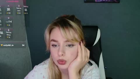 Snapshot of angelicablanch chatting on October 10, 9:41 pm angelicablanch online show from October 10, 9:41 pm