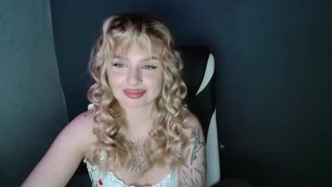 Snapshot of angelicablanch chatting on September 16, 7:28 pm angelicablanch online show from September 16, 7:28 pm