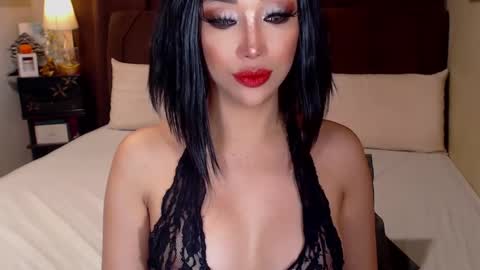 Snapshot of angelicqueents chatting on February 23, 9:33 am MS. AMALIA online show from February 23, 9:33 am
