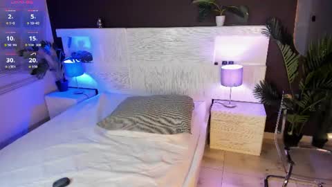 angelina_hilton online show from July 7, 11:36 am