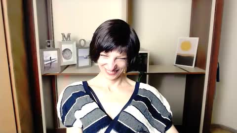 Snapshot of angelinalov_ chatting on October 2, 7:18 am Angelina online show from October 2, 7:18 am