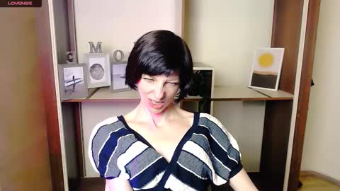 Snapshot of angelinalov_ chatting on October 7, 8:54 am Angelina online show from October 7, 8:54 am