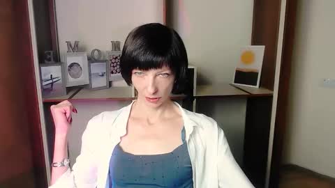 Snapshot of angelinalov_ chatting on September 23, 6:51 am Angelina online show from September 23, 6:51 am