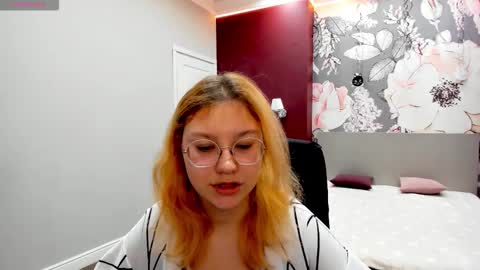 AngelinaLow online show from February 14, 7:55 am