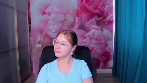 Snapshot of angelinalow chatting on September 23, 11:26 am AngelinaLow online show from September 23, 11:26 am