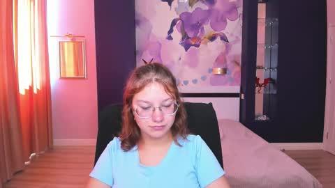 Snapshot of angelinalow chatting on September 22, 11:25 am AngelinaLow online show from September 22, 11:25 am