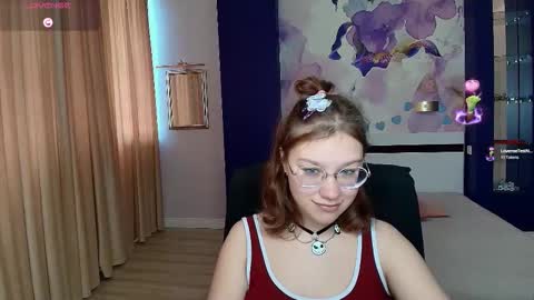 Snapshot of angelinalow chatting on October 16, 11:32 am AngelinaLow online show from October 16, 11:32 am