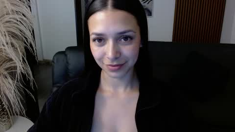 Snapshot of angeline_davies chatting on February 18, 4:03 pm angeline_davies online show from February 18, 4:03 pm
