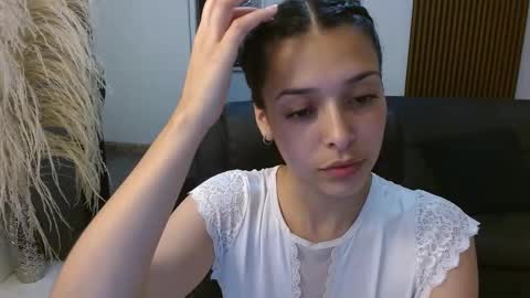Snapshot of angeline_davies chatting on March 3, 6:13 pm angeline_davies online show from March 3, 6:13 pm