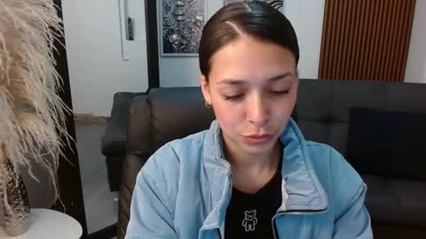 Snapshot of angeline_davies chatting on February 26, 6:15 pm angeline_davies online show from February 26, 6:15 pm