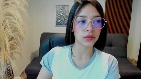 Snapshot of angeline_davies chatting on September 23, 1:38 pm angeline_davies online show from September 23, 1:38 pm
