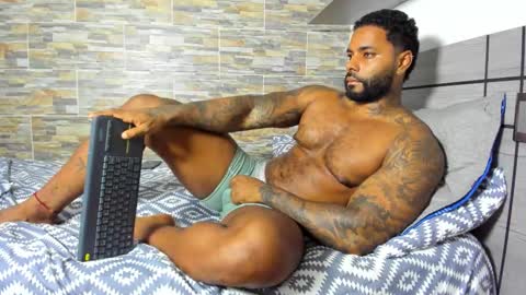 angelo_evans33 online show from February 1, 9:45 pm